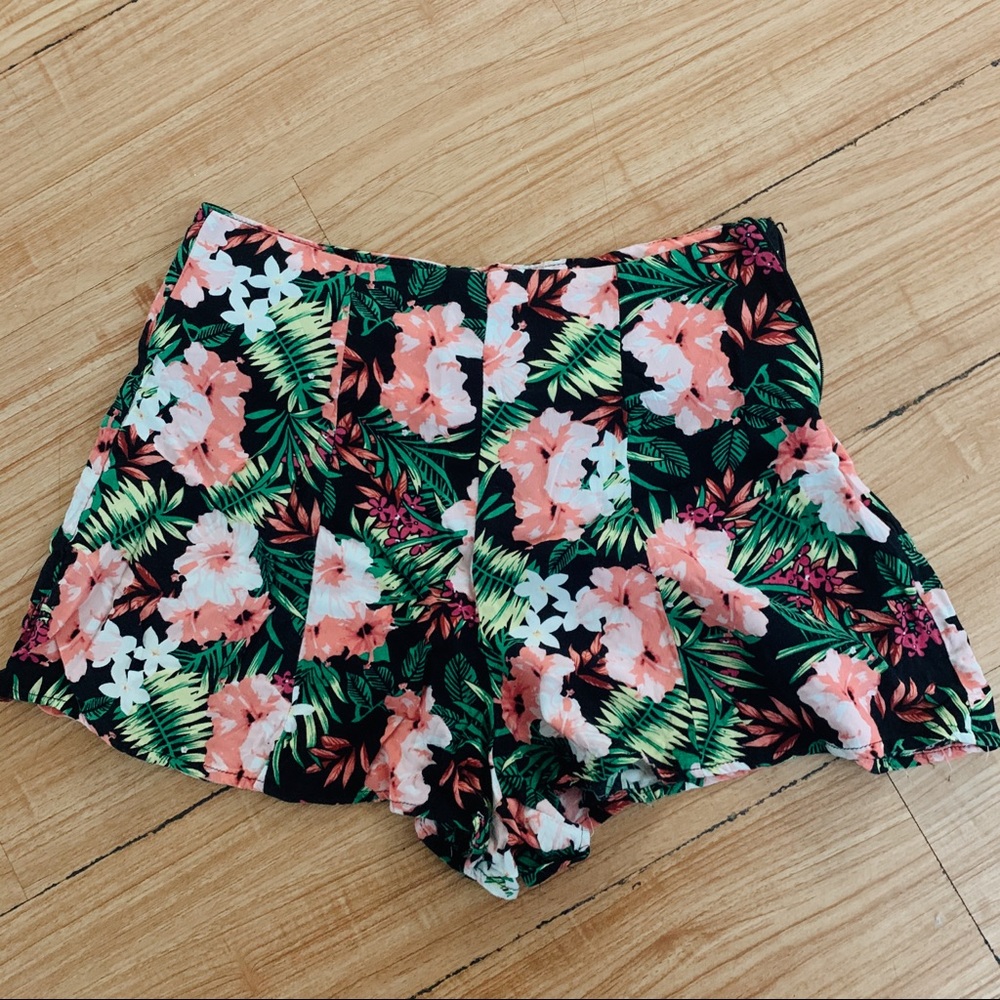 Tropical flowy shorts
